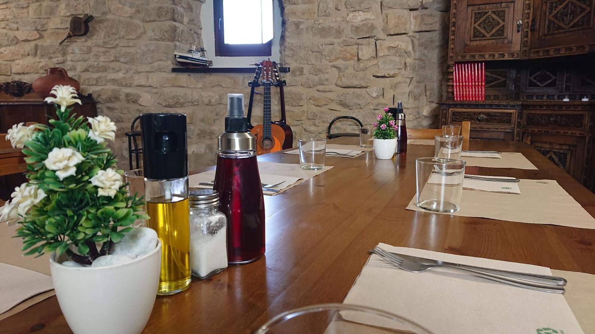 Albergue Sansol - El Oasis Del Camino Frances - Exclusivo Para Peregrinos Eksteriør bilde