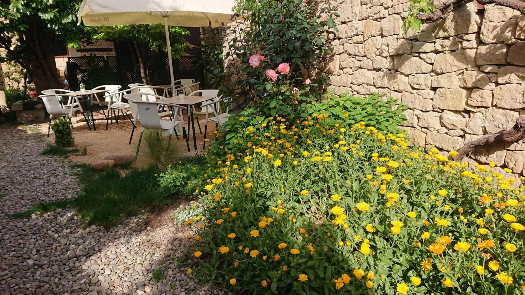 Albergue Sansol - El Oasis Del Camino Frances - Exclusivo Para Peregrinos Eksteriør bilde
